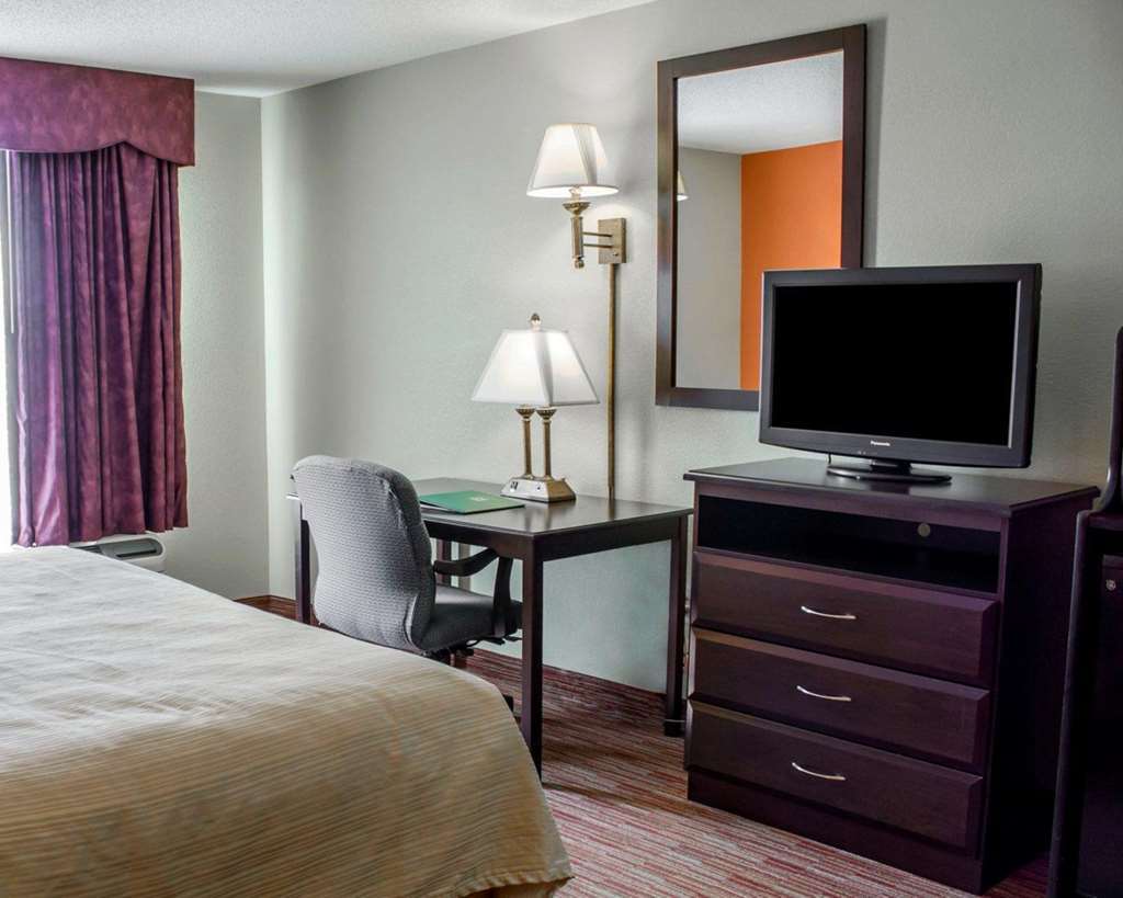 Hotel Clarion Pointe Archdale Habitación foto