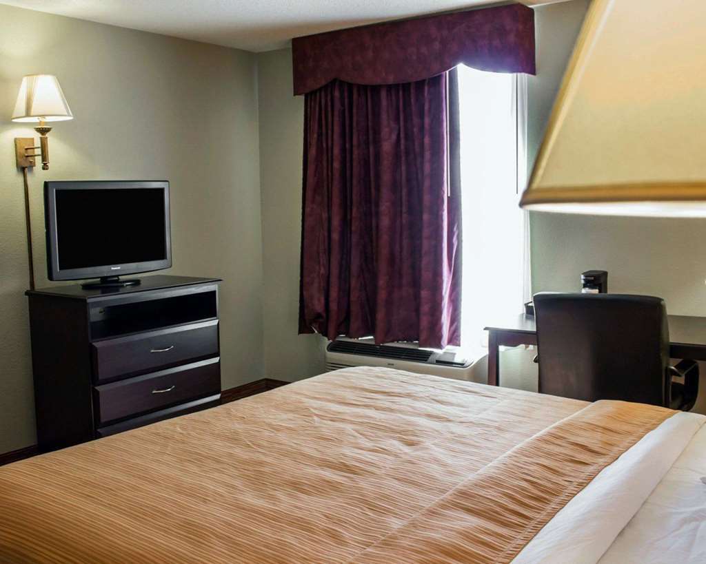 Hotel Clarion Pointe Archdale Habitación foto